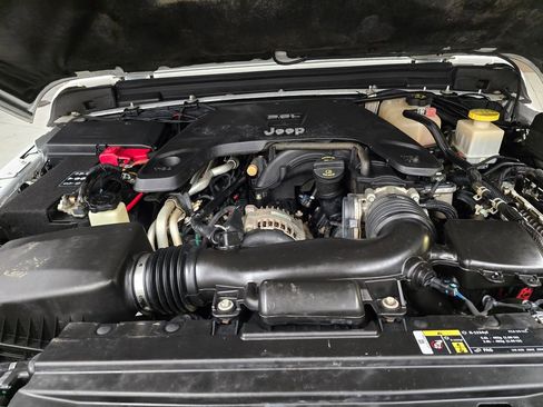 Used 2020 Jeep Gladiator Sport w/ Quick Order Package 24S AWD/4WD image 18