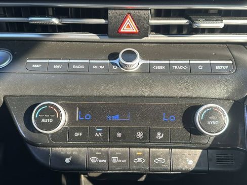 Used 2024 Hyundai Elantra Limited FWD image 26