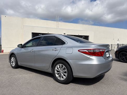 Used 2017 Toyota Camry LE FWD image 4