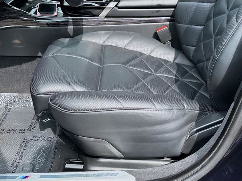 Used 2023 BMW 740i w/ Parking Assistance Package image 22