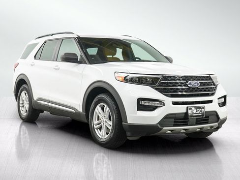 Used 2020 Ford Explorer XLT w/ Equipment Group 202A AWD/4WD image 7