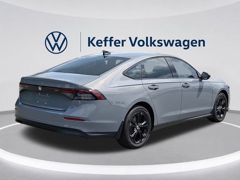 Used 2025 Honda Accord SE image 6