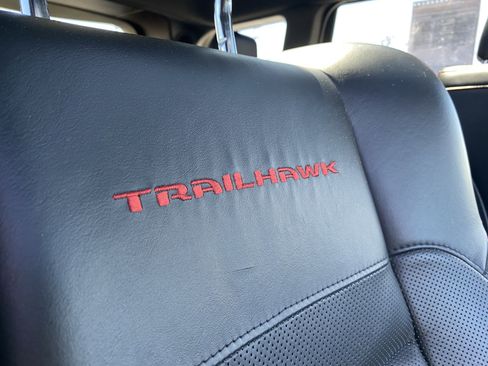 Used 2018 Jeep Grand Cherokee Trailhawk w/ Trailhawk Luxury Group AWD/4WD image 29
