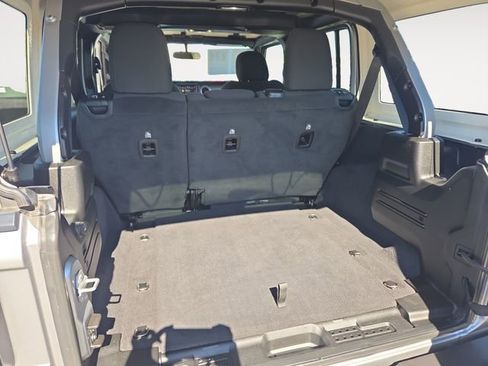 Used 2021 Jeep Wrangler Unlimited Sahara image 30