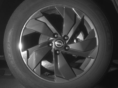 Used 2025 Nissan Rogue SV FWD image 13