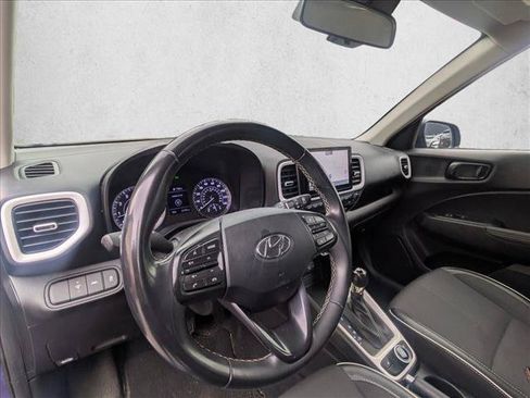 Used 2022 Hyundai Venue Limited FWD image 10