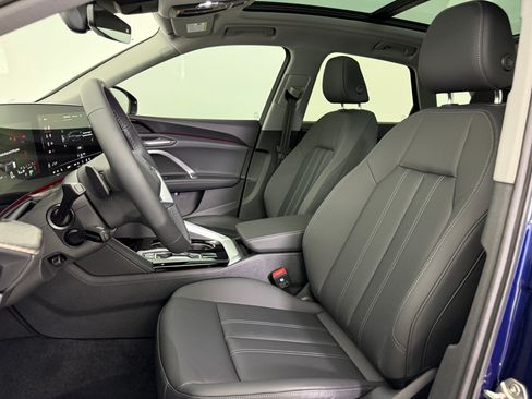 Certified 2025 Audi Q5 Premium w/ Convenience Package AWD/4WD image 5