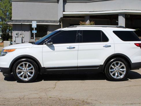 Used 2015 Ford Explorer XLT w/ Equipment Group 202A image 4