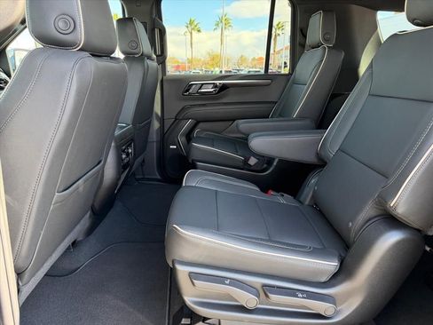 New 2026 Chevrolet Suburban Premier image 6