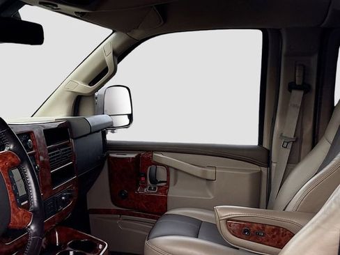 Used 2019 Chevrolet Express 2500 w/ Enhanced Convenience Package image 25