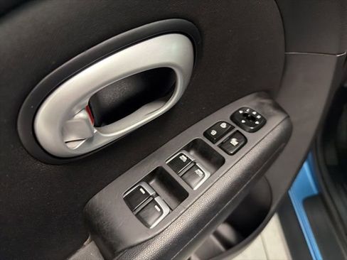 Used 2018 Kia Soul + FWD image 12