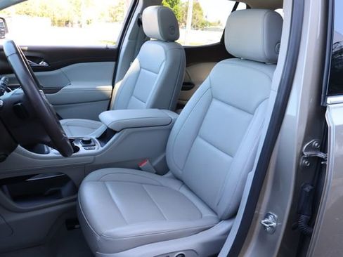 Certified 2022 GMC Acadia SLT w/ Technology Package image 15