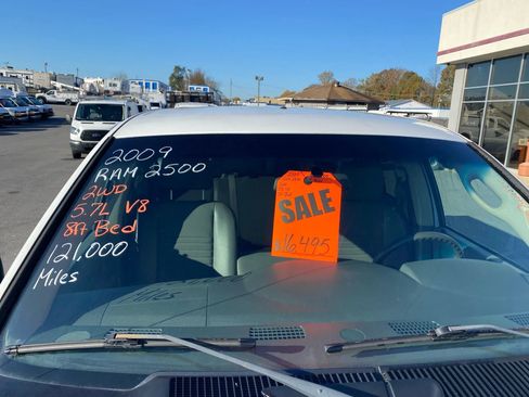 Used 2009 Dodge Ram 2500 Truck ST image 3