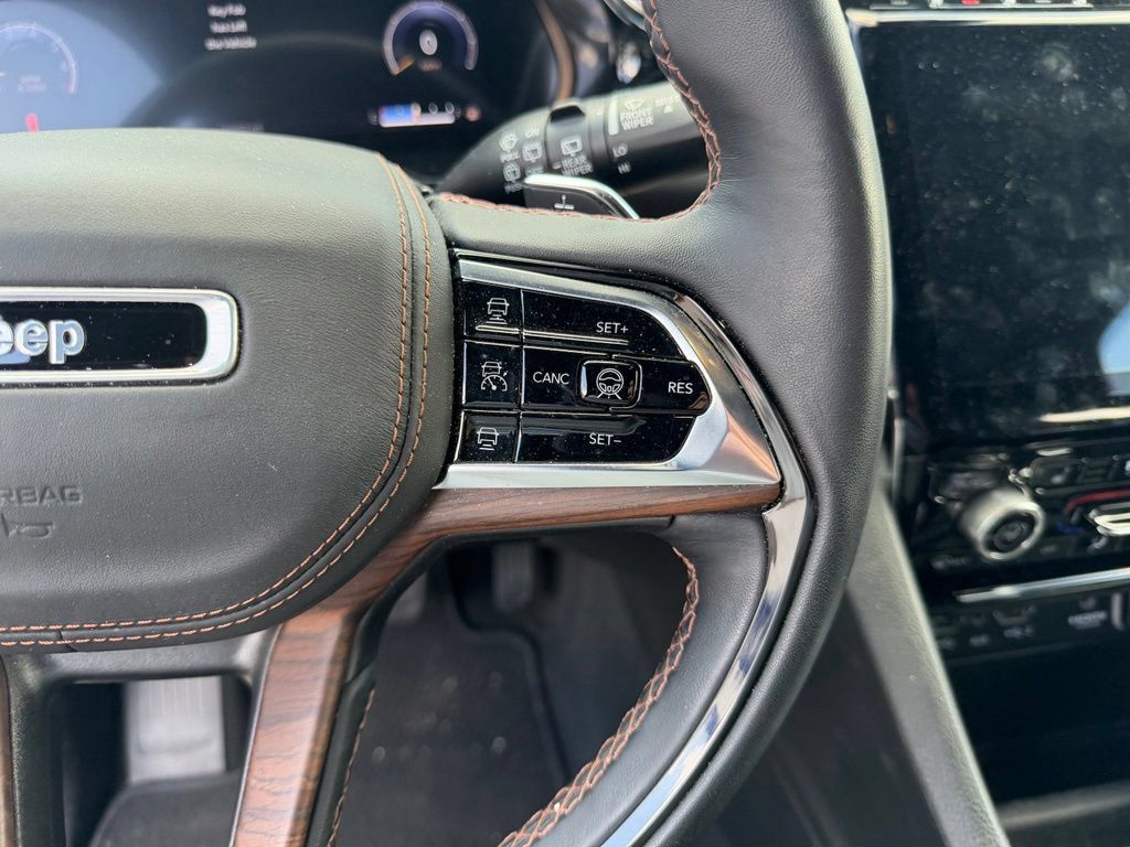Used 2023 Jeep Grand Cherokee Summit AWD/4WD image 28
