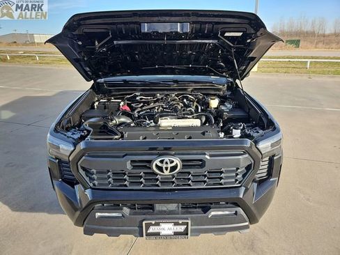 Used 2025 Toyota Tacoma TRD Off-Road AWD/4WD image 29