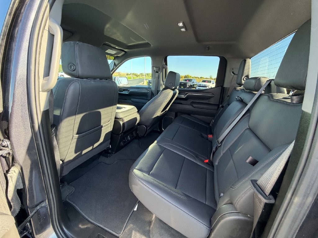Used 2025 GMC Sierra 1500 SLT AWD/4WD image 19