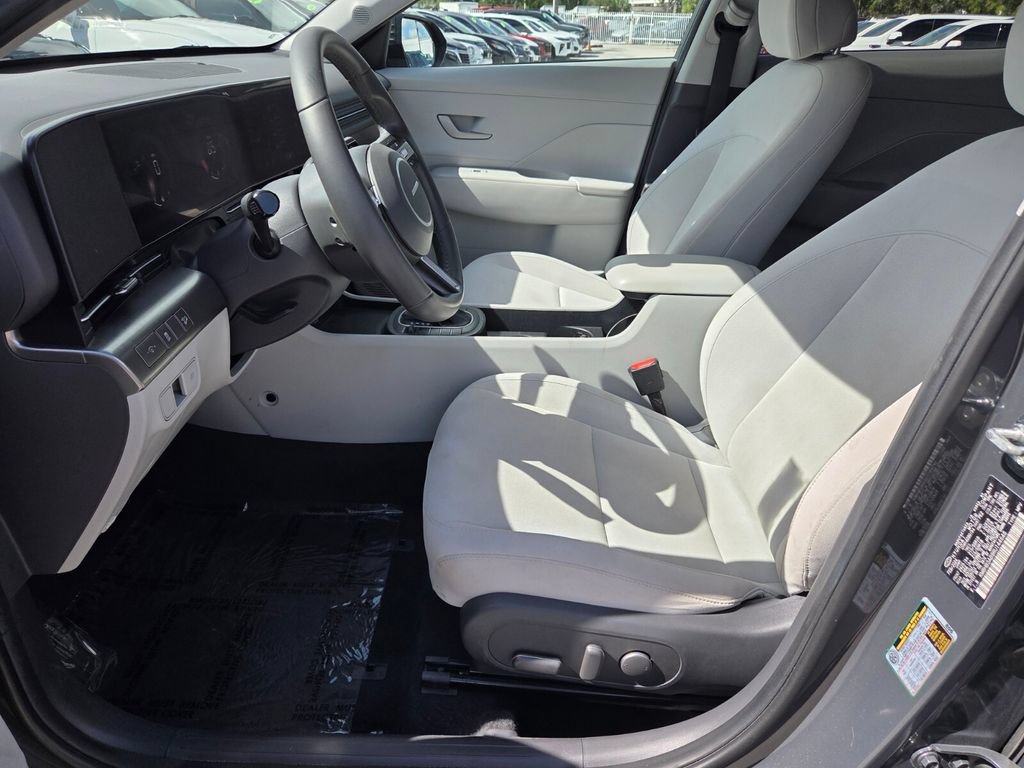 Used 2024 Hyundai Kona SEL FWD image 4