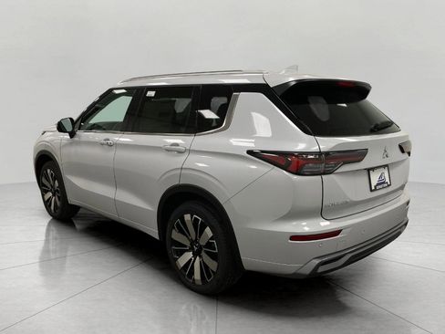 New 2026 Mitsubishi Outlander SEL image 7