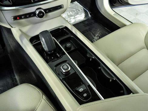 Certified 2024 Volvo V60 B5 Cross Country Plus image 19