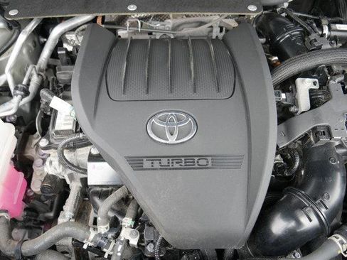 Used 2024 Toyota Highlander XLE image 11