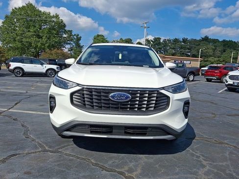 New 2025 Ford Escape SE image 2