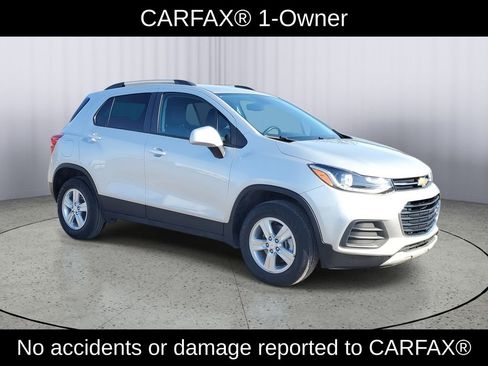 Used 2022 Chevrolet Trax LT w/ LT Convenience Package image 2