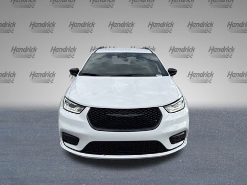 New 2026 Chrysler Pacifica Select w/ S Appearance Package image 3