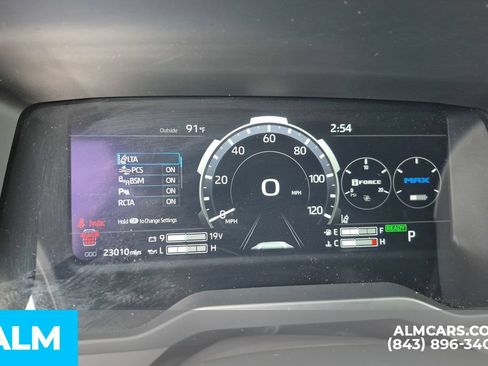 Used 2025 Toyota Sequoia SR5 AWD/4WD image 32