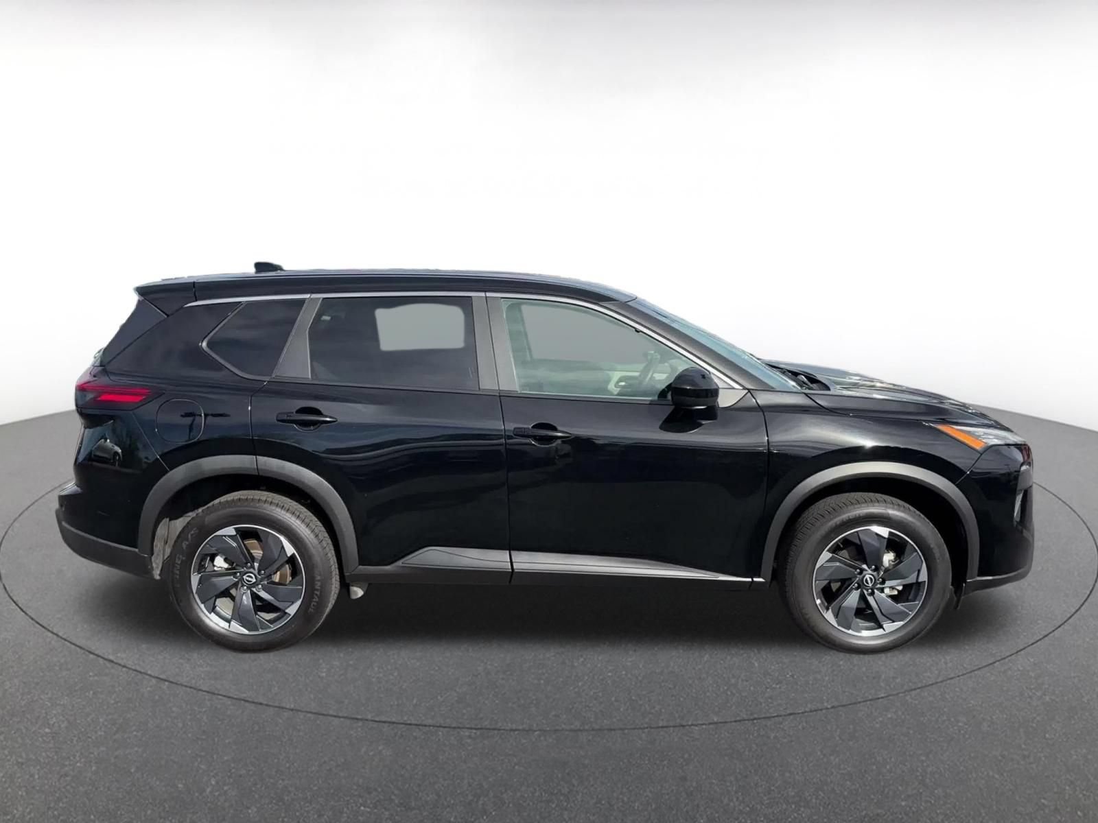 Used 2025 Nissan Rogue SV AWD/4WD image 15