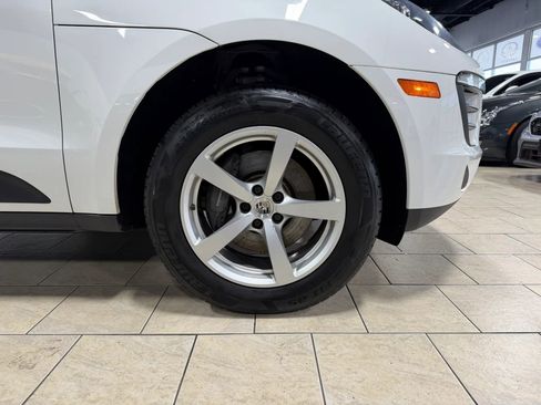 Used 2018 Porsche Macan AWD/4WD image 28