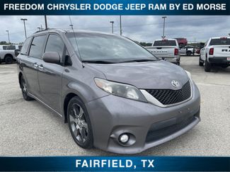 Used 2014 Toyota Sienna SE w/ SE Premium Package w/Entune video 1