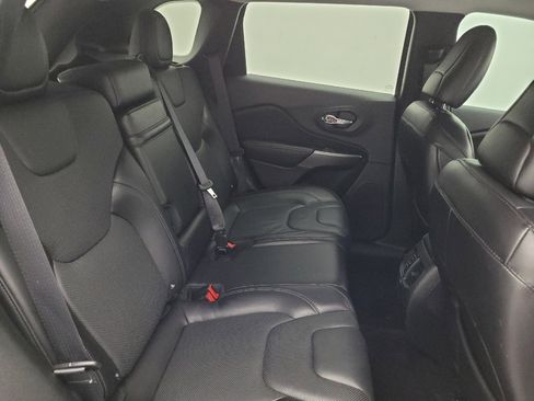 Used 2019 Jeep Cherokee Limited FWD image 19