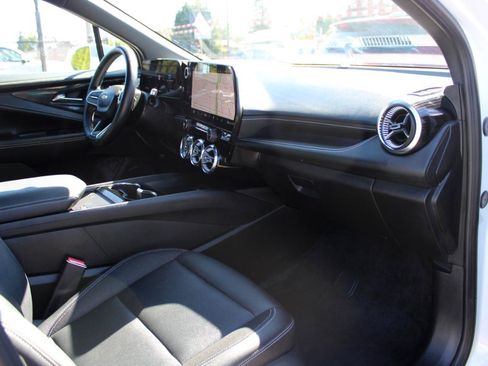 Used 2024 Chevrolet Blazer EV LT AWD/4WD image 19