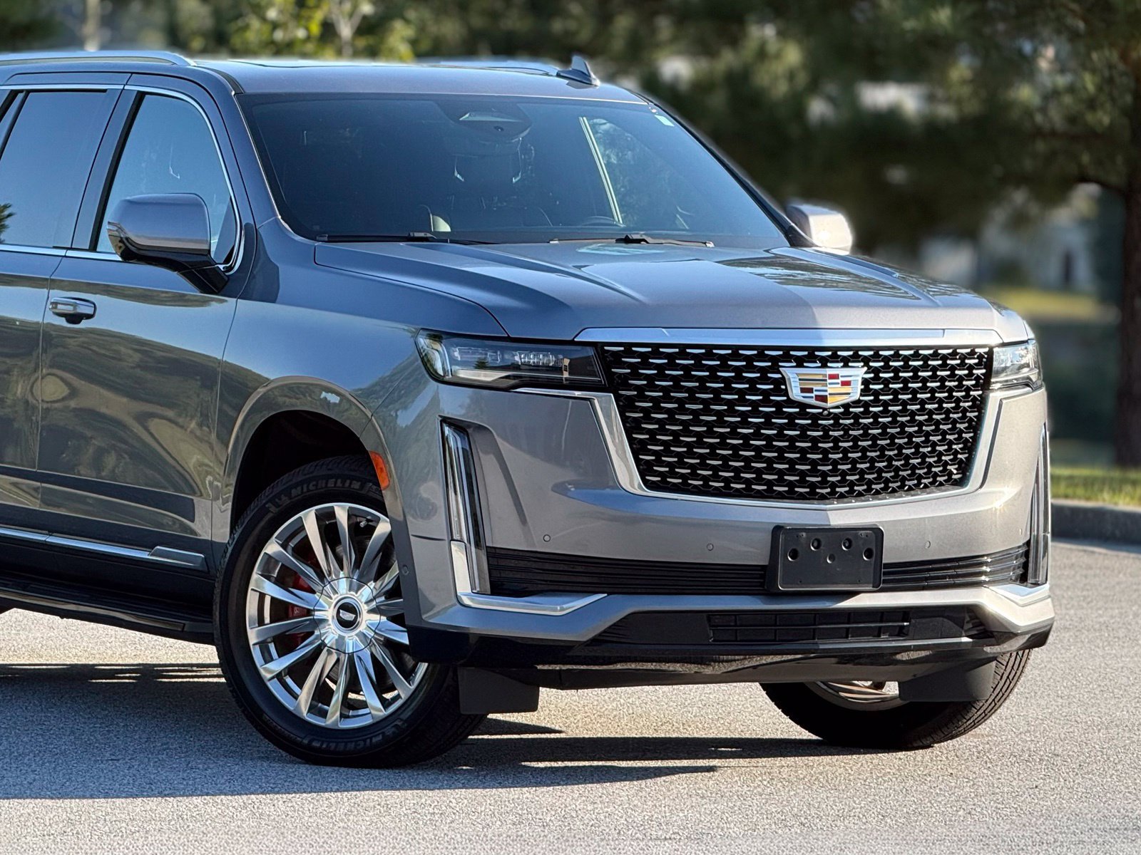 Used 2022 Cadillac Escalade Premium Luxury AWD/4WD image 47