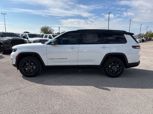 New 2025 Jeep Grand Cherokee L Limited image 2