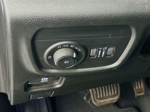 Used 2023 Jeep Grand Cherokee Limited image 17