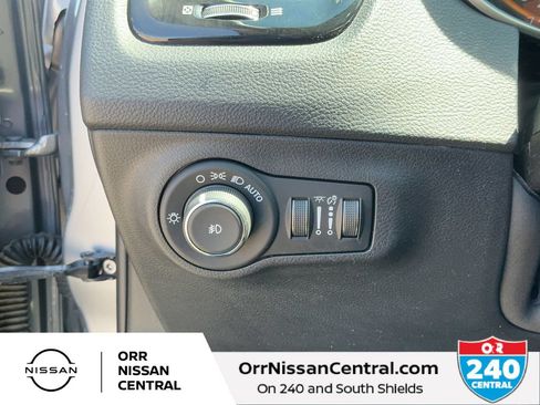 Used 2019 Jeep Compass Latitude FWD image 18
