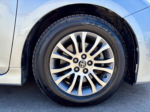 Used 2020 Toyota Sienna XLE FWD image 30
