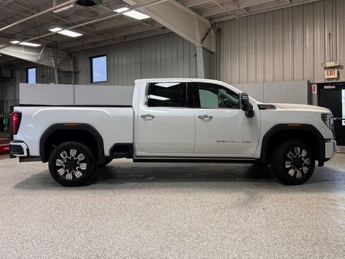 Used 2024 GMC Sierra 2500 Denali w/ Denali Reserve Package AWD/4WD image 7