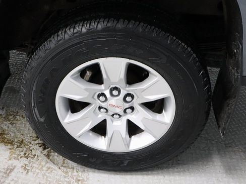 Used 2018 GMC Canyon SLE w/ SLE Convenience Package image 17