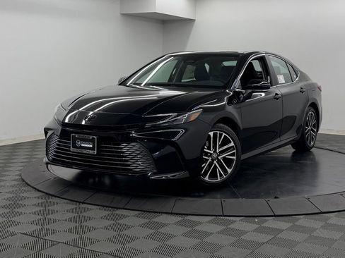 Used 2026 Toyota Camry XLE FWD image 2