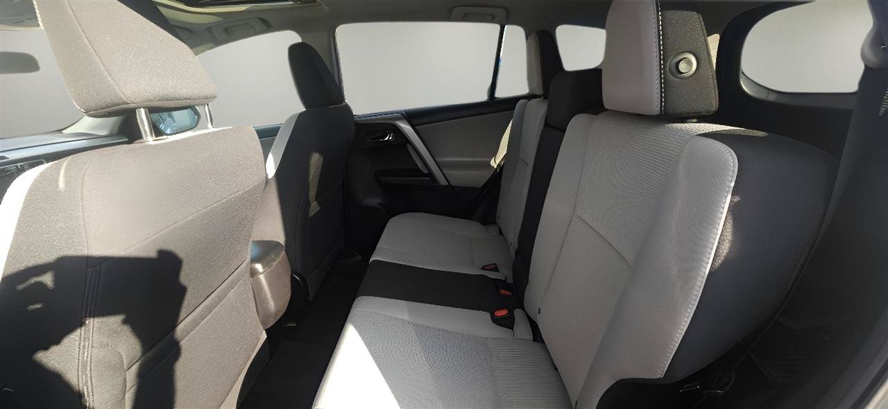 Used 2018 Toyota RAV4 XLE AWD/4WD image 22