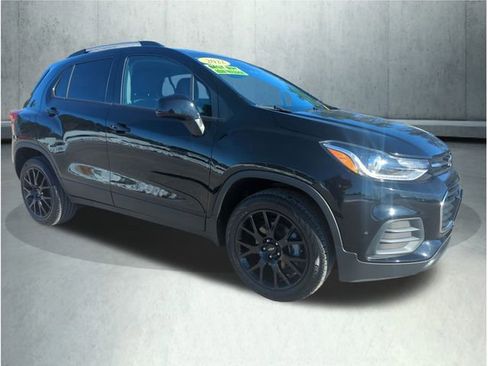 Used 2022 Chevrolet Trax LT w/ Midnight Edition image 9