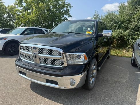 Used 2017 RAM 1500 Laramie AWD/4WD image 3
