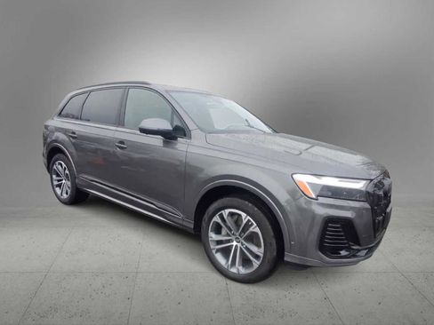 Used 2025 Audi Q7 2.0T Premium w/ Convenience Plus Package image 2