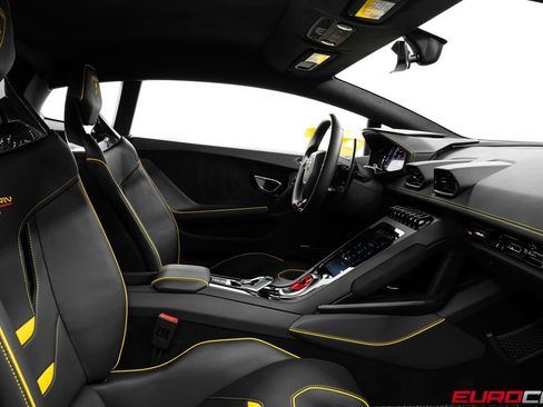 Used 2021 Lamborghini Huracan EVO RWD image 38