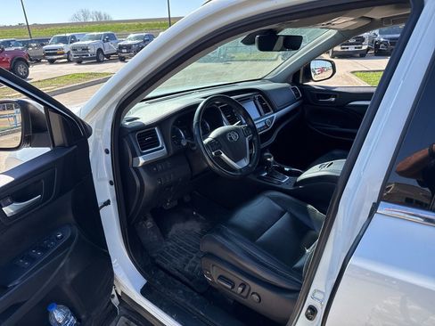 Used 2018 Toyota Highlander XLE image 20