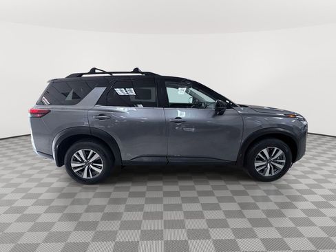 Used 2025 Nissan Pathfinder SL AWD/4WD image 2