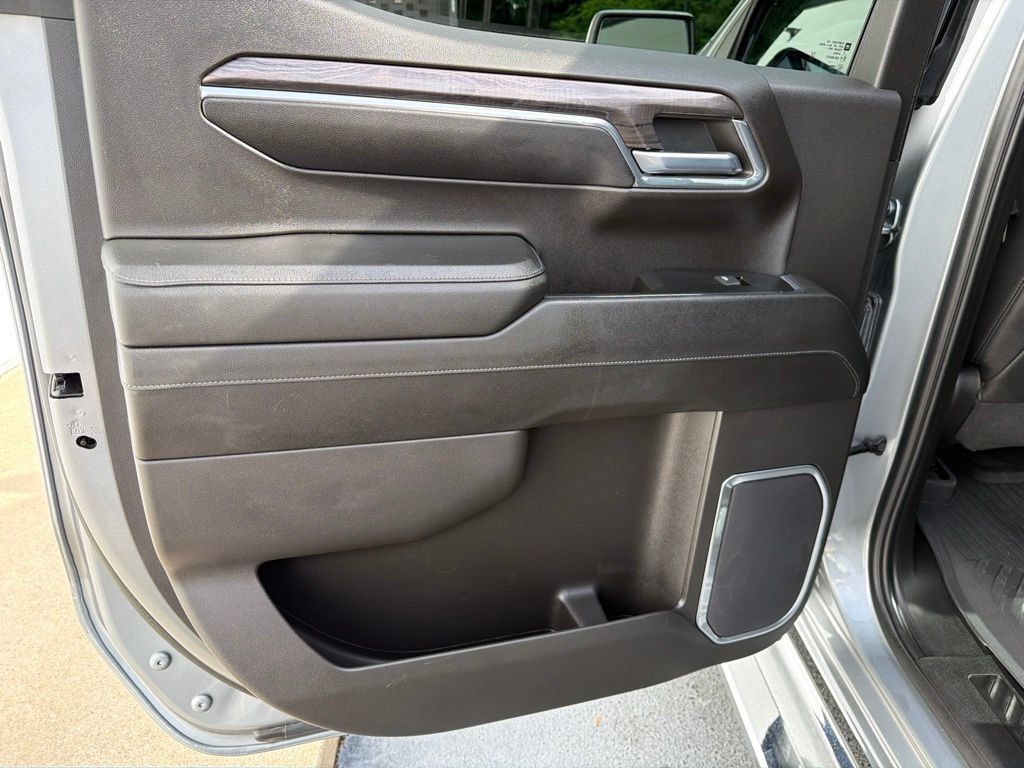 Used 2023 Chevrolet Silverado 1500 LTZ AWD/4WD image 50