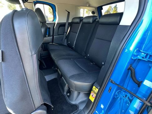 Used 2007 Toyota FJ Cruiser 4WD image 16